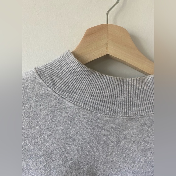 SOLD Aritzia TNA mock neck sweatshirt - Picture 2 of 2